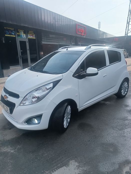 Spark 2022 yil 15000km yurgan polniy navarit qilingan yangi moshina.