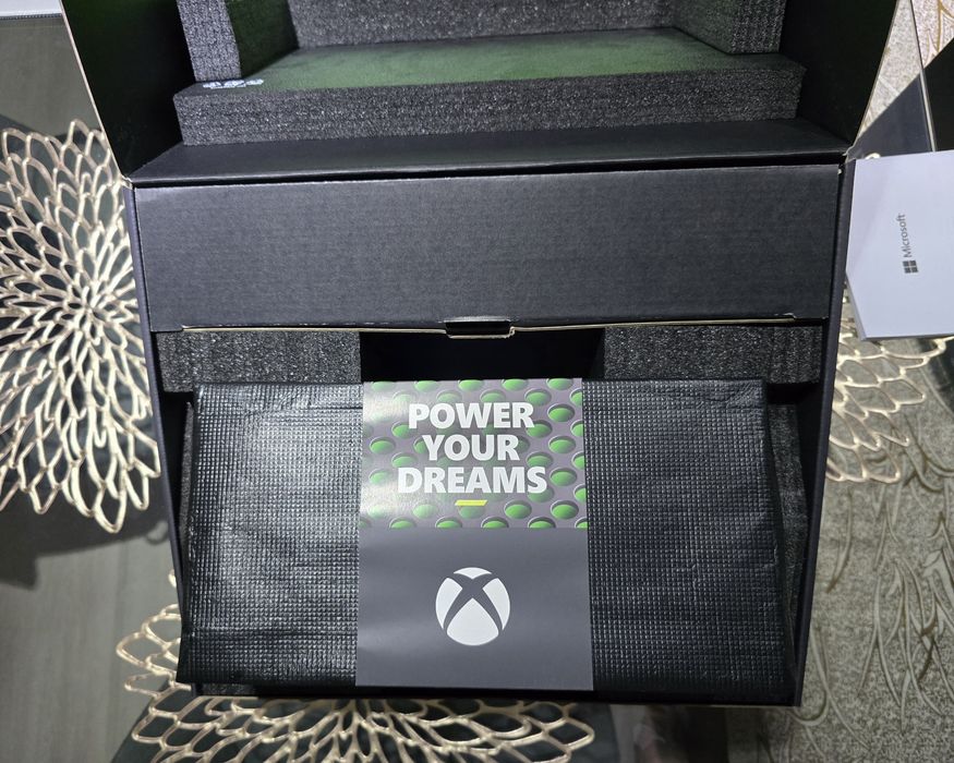 Xbox series X 1tb nou cu doua controllere