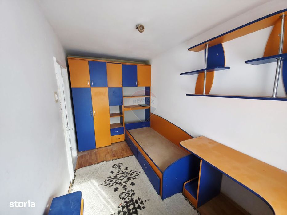 Apartament cu 3 camere de vânzare în zona Maratei