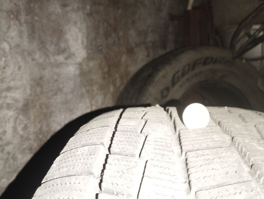 Продам резину на 17 дюймов.