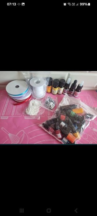 Kit pentru realizarea lumânărilor parfumate
Contine: 2 kg ceara,19 pig