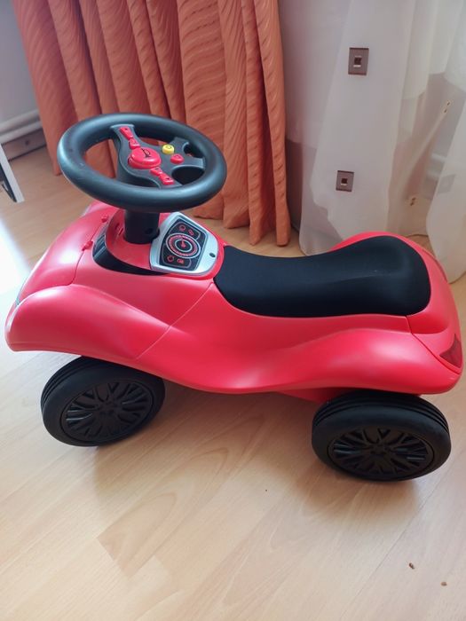 Mașinuță aproape noua