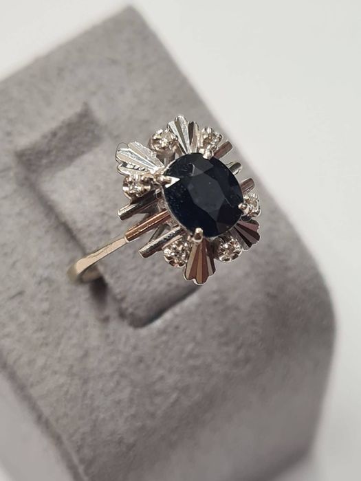 Inel din aur alb 18k, cu safir natural si diamante naturale, IAU828