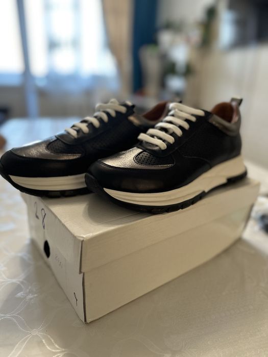 Продаются кроссовки