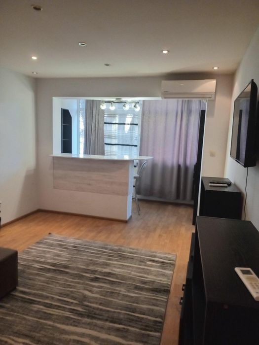 Дава се под наем Тристаен апартамент в Пловдив, Кючук Париж - 92 кв.м за 450 € - Снимка #1