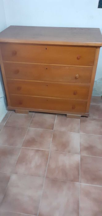 Трикрилен гардероб и скрин