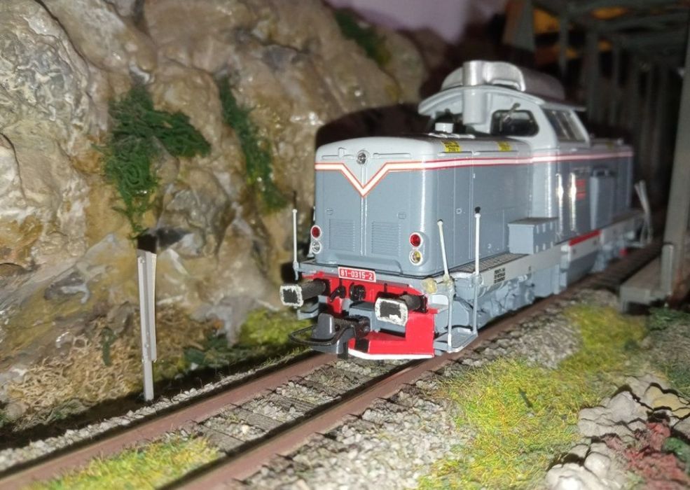 Locomotiva diesel LDH CFR, conversie din roco 52254 H0, 1:87

Locomoti