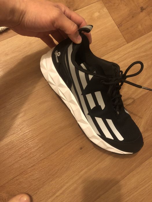 Продам обувь EA7