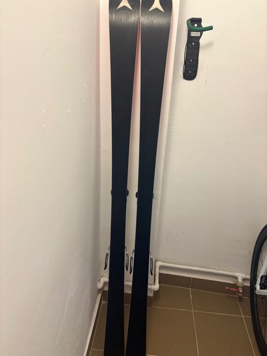 Atomic Redster S9, 171cm schiuri cu legaturi, stare buna