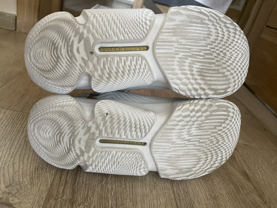 Adidasi Baschet Under Armour