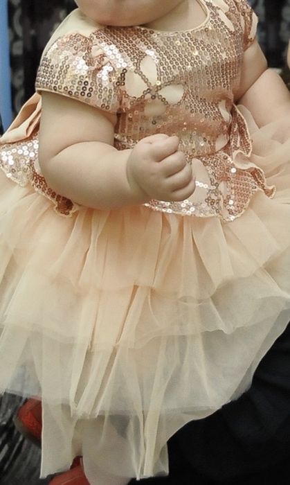 Прдам детские нарядные платья