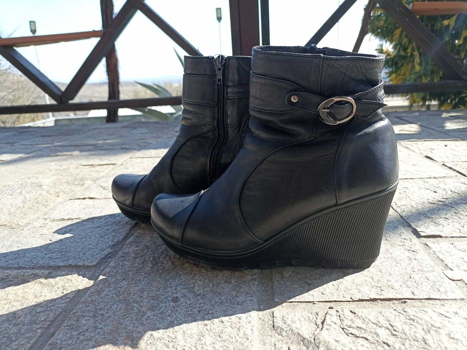 Дамски обувки с висока подметка