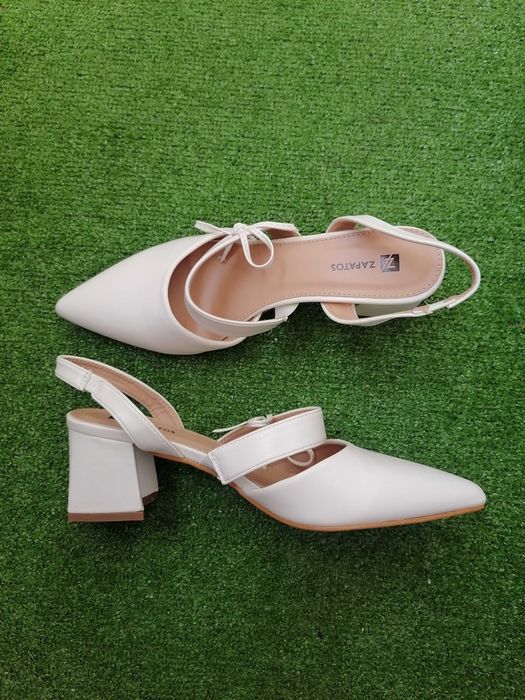 Бели обувки на нисък ток - чисто нови