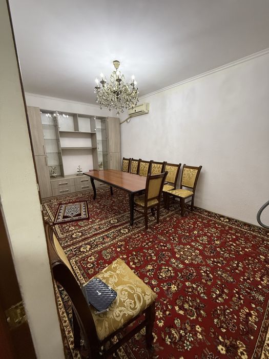 Продаётся 2 х комнатная квартира 10мк 9 дом 2- этаж . С обстановкаой