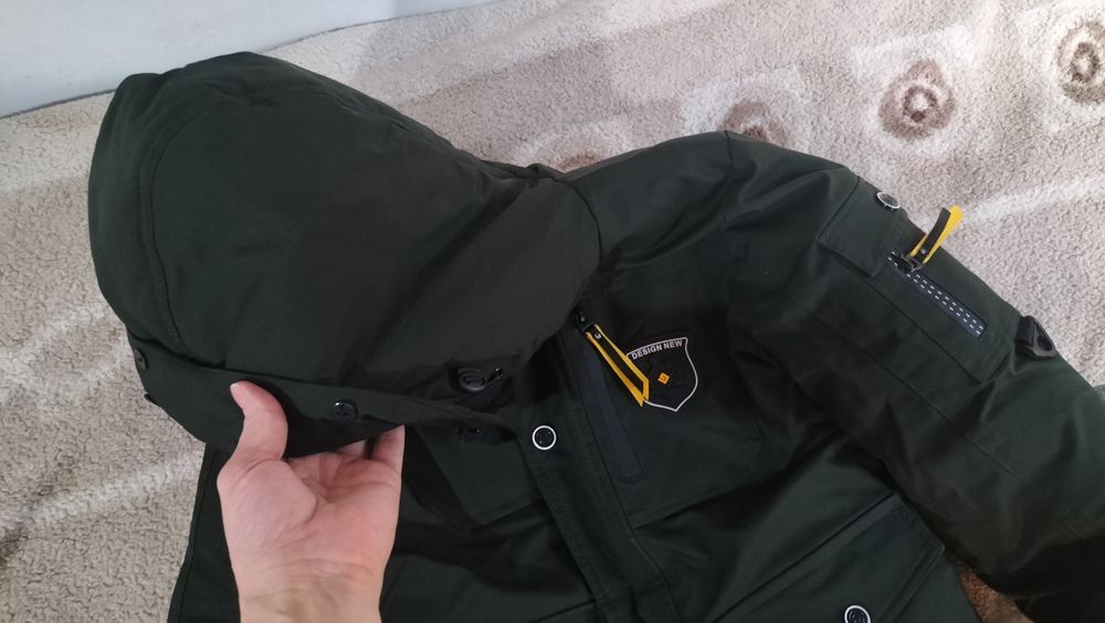 Продам детскую куртку