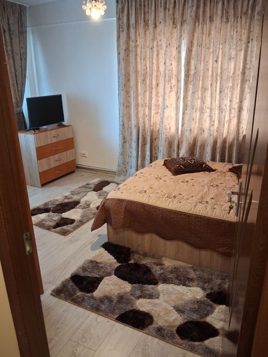 Închiriez garsonieră Mărăcineni blocuri institut 750 lei