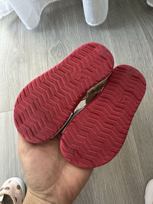 Lot papuci nr. 25 pr fete