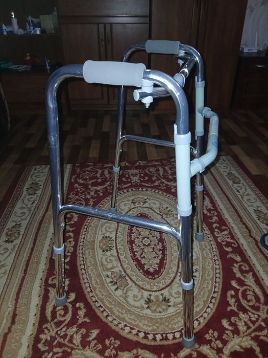 Продам ходунки взрослые