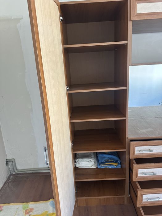 Гардероб с огледало