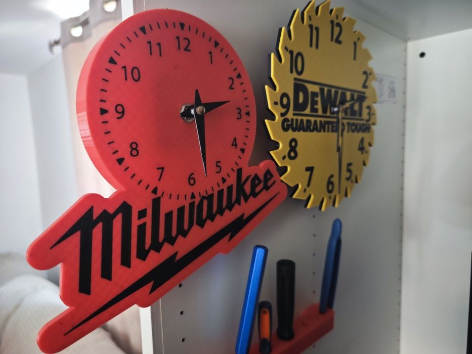 Suporți scule și baterii și multe alte obiecte printate 3D la cerere