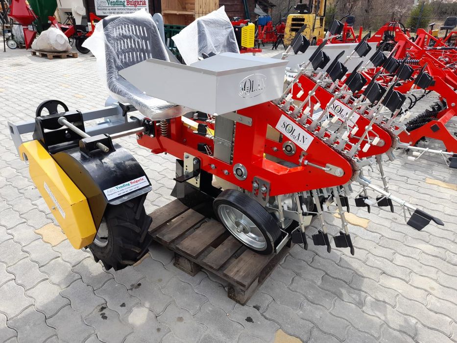 Разсадо-посадачни машини с полуавтоматичен захват