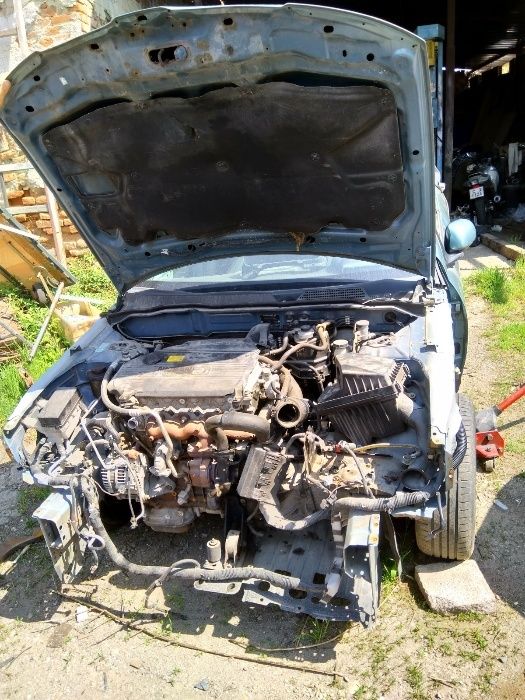 Nissan Almera на части