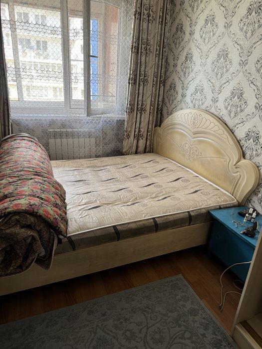 Двуспальная кровать