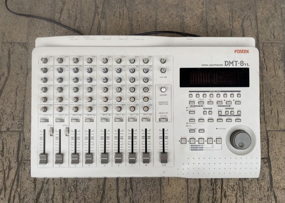 Fostex DMT-8 VL studio recorder
