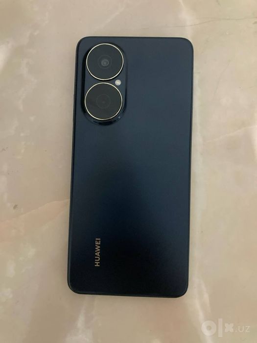 Iphone SE 2020 и Huawei Nova Y73