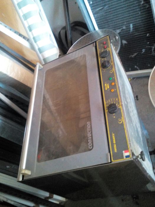 Продавам голям конвектомат  и малка фурна двуетажна