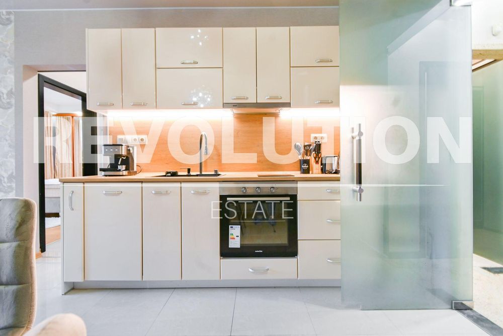 Дава се под наем Двустаен апартамент в София, Хладилника - 65 кв.м за 920 € - Снимка #3