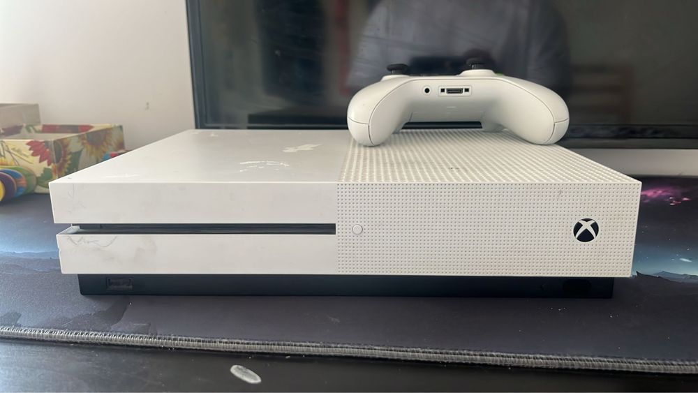 Xbox one S cu jocuri si controller