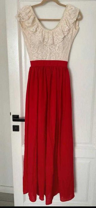 Rochii lungi de ocazie in stare excelenta, detalii in descriere