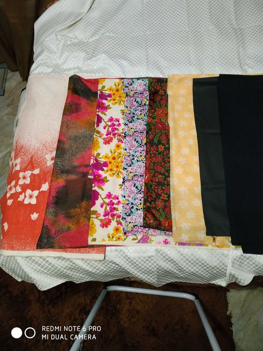 Български народни престилки ,конци за плетене,покривка,платове.