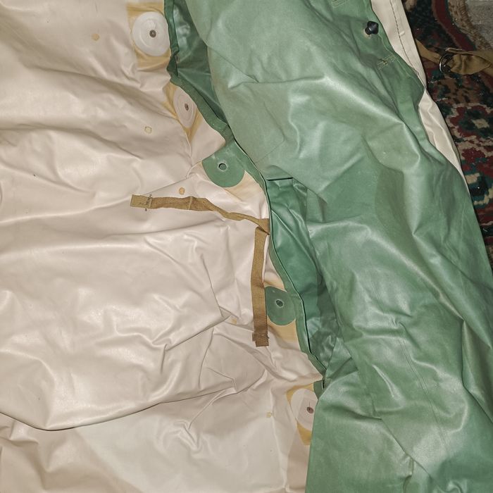 Озк плащ жанбырдан қорғайды