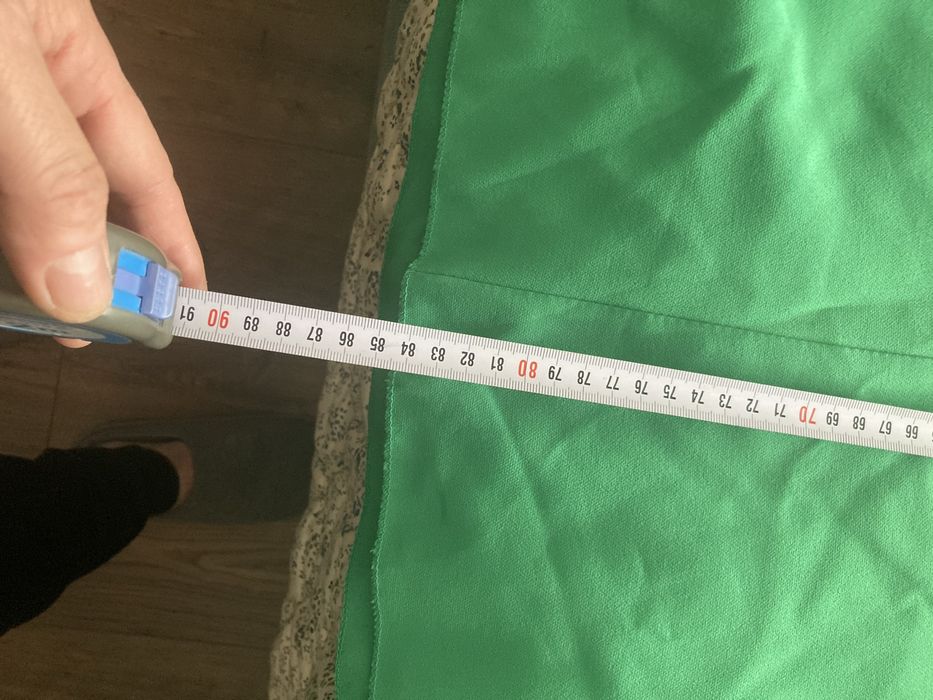 Зелена рокля , без следи от употреба.