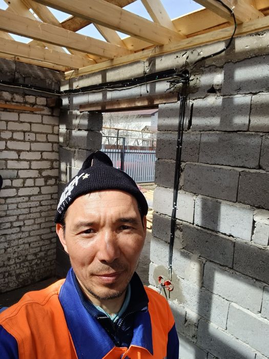 Услуга электрика.Устанока розетки выключатели люстры замена автоматы.