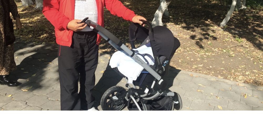 продается коляска quinny