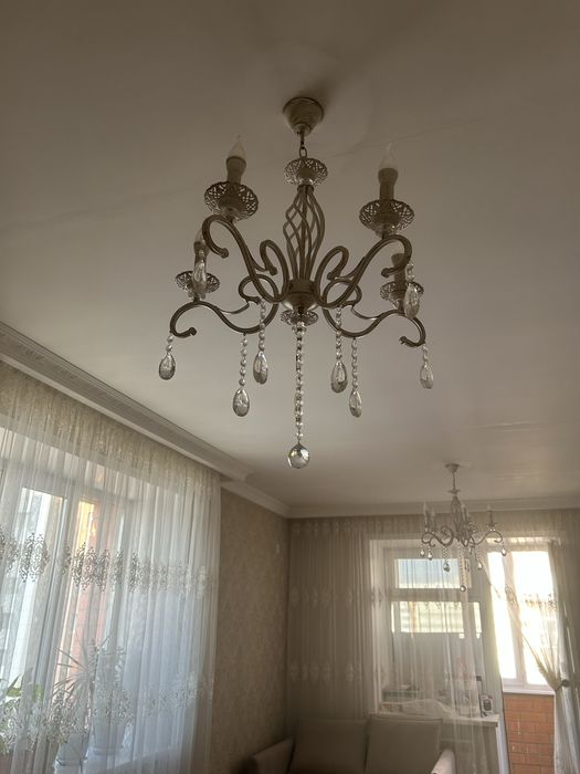 Люстра пятирожковая