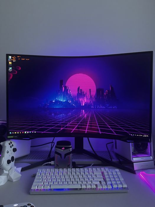 Samsung Odyssey G7 32" 2k 1440p 240hz 1 ms