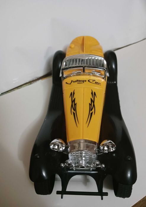 Două mașinuțe plastic