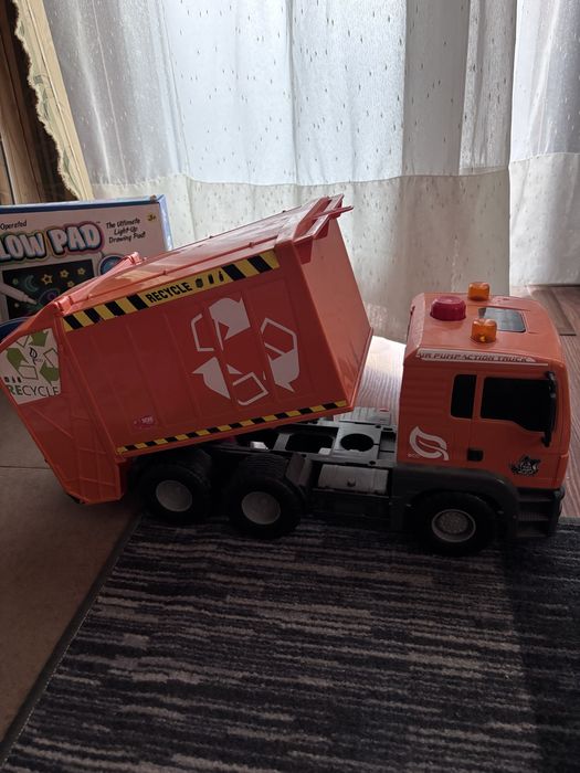 Голям Боклукчийски камион и Дъсти събирача