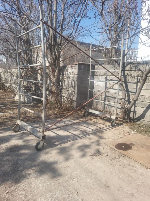 Леса строительные перекатные.