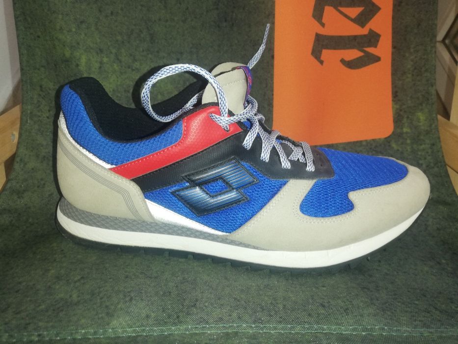 Чисто нови но се оказаха големи си търсят приятел.