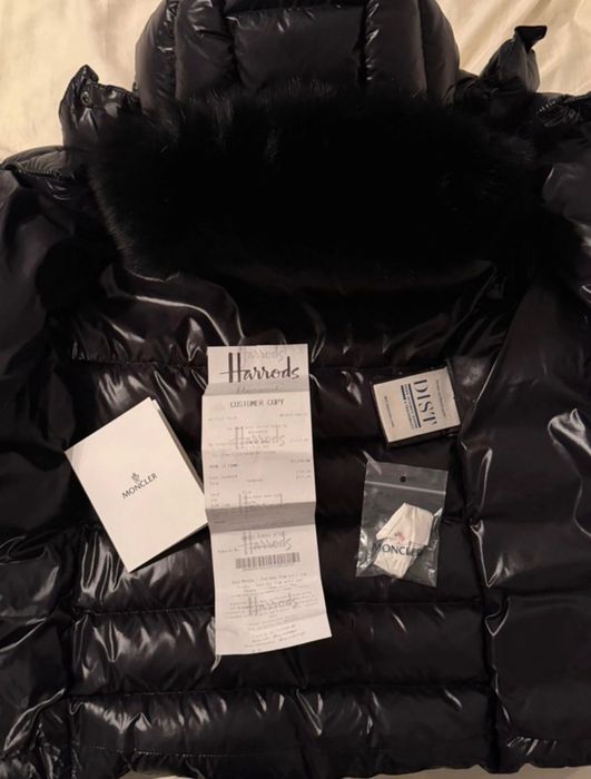 Vând geacă Moncler, nouă, cu eticheta.