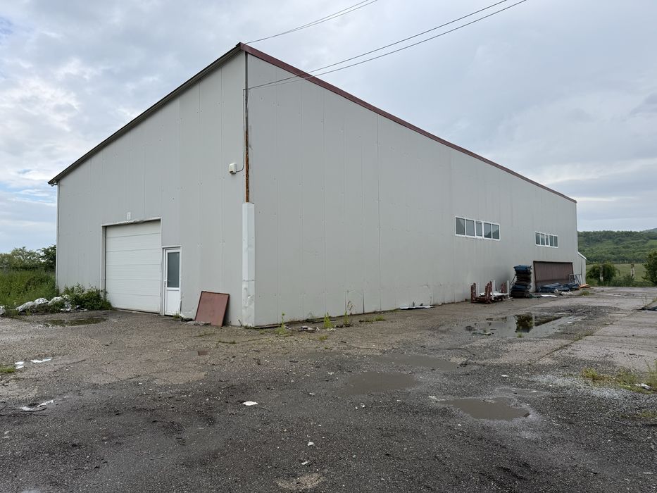 Inchiriez hale Livezile 400 mp