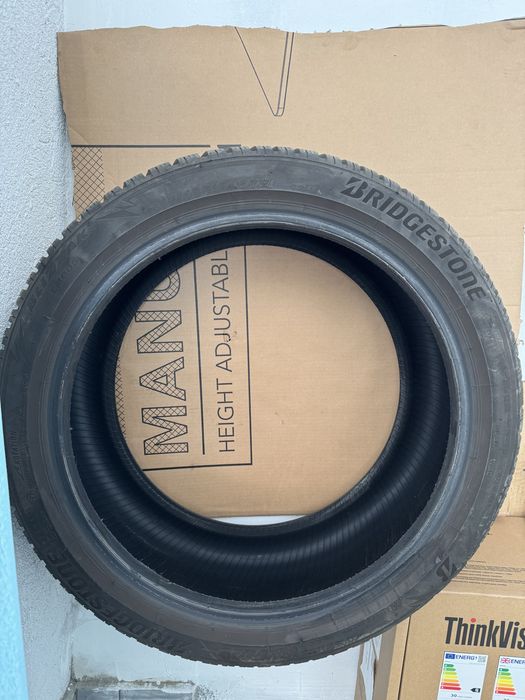 Зимни гуми Bridgestone blizzak 2 броя дот 22год 245/40R18