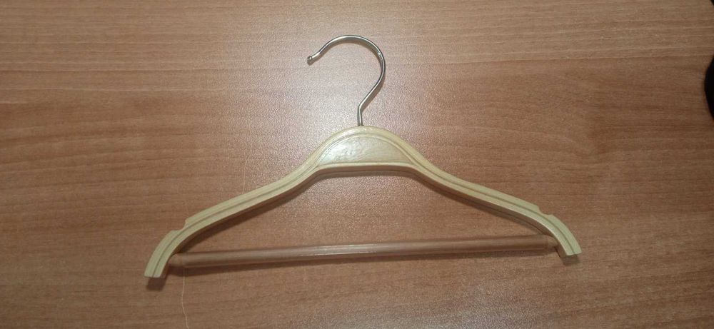 Дървена закачалка за дрехи с размер 27.5 см