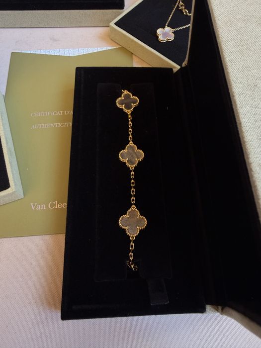 Bijuterii Van Cleef VCA