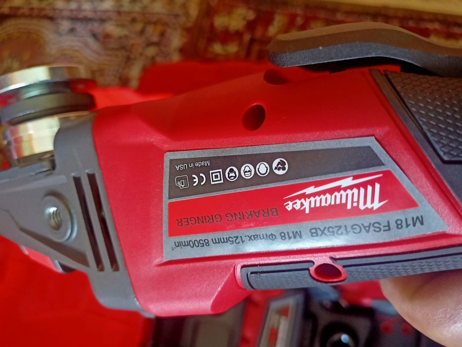 Milwaukee 2 в 1 с куфар.